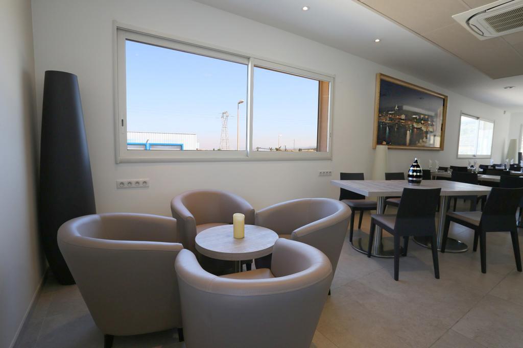 Hotel Restaurant Les Pielettes Le Rove Exterior foto