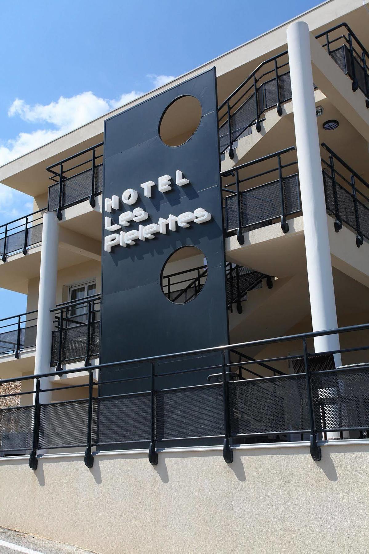 Hotel Restaurant Les Pielettes Le Rove Exterior foto