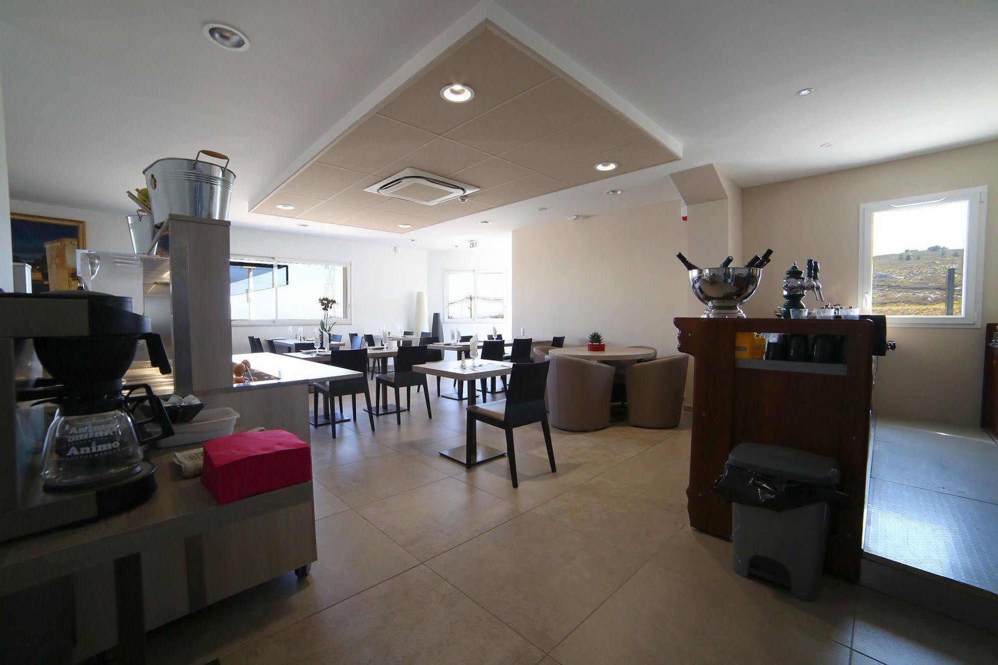 Hotel Restaurant Les Pielettes Le Rove Exterior foto